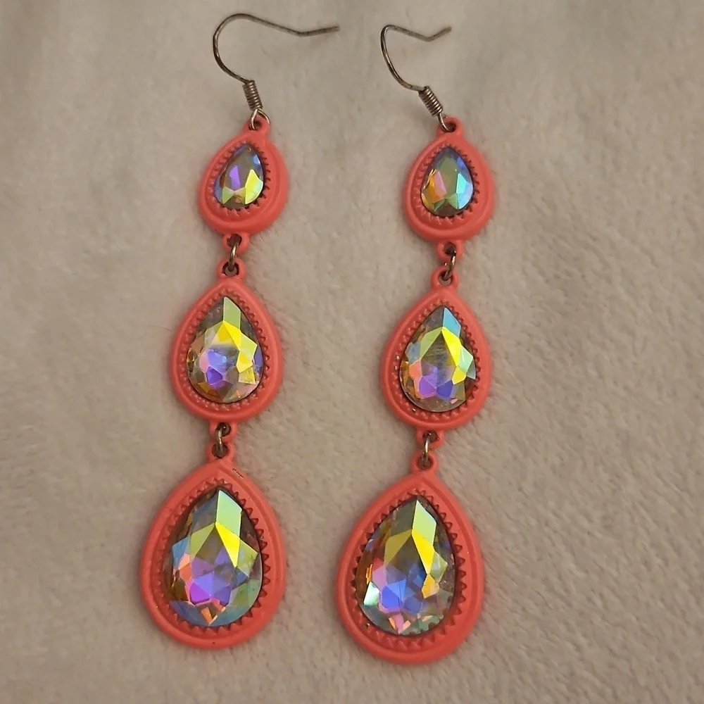 Vtg 1980s Neon Pink Aurora Borealis Metal Teardrop Festival Dangle Earrings